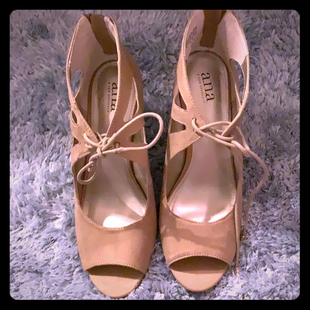 🌷NWT- your feet will look sexy in these heels